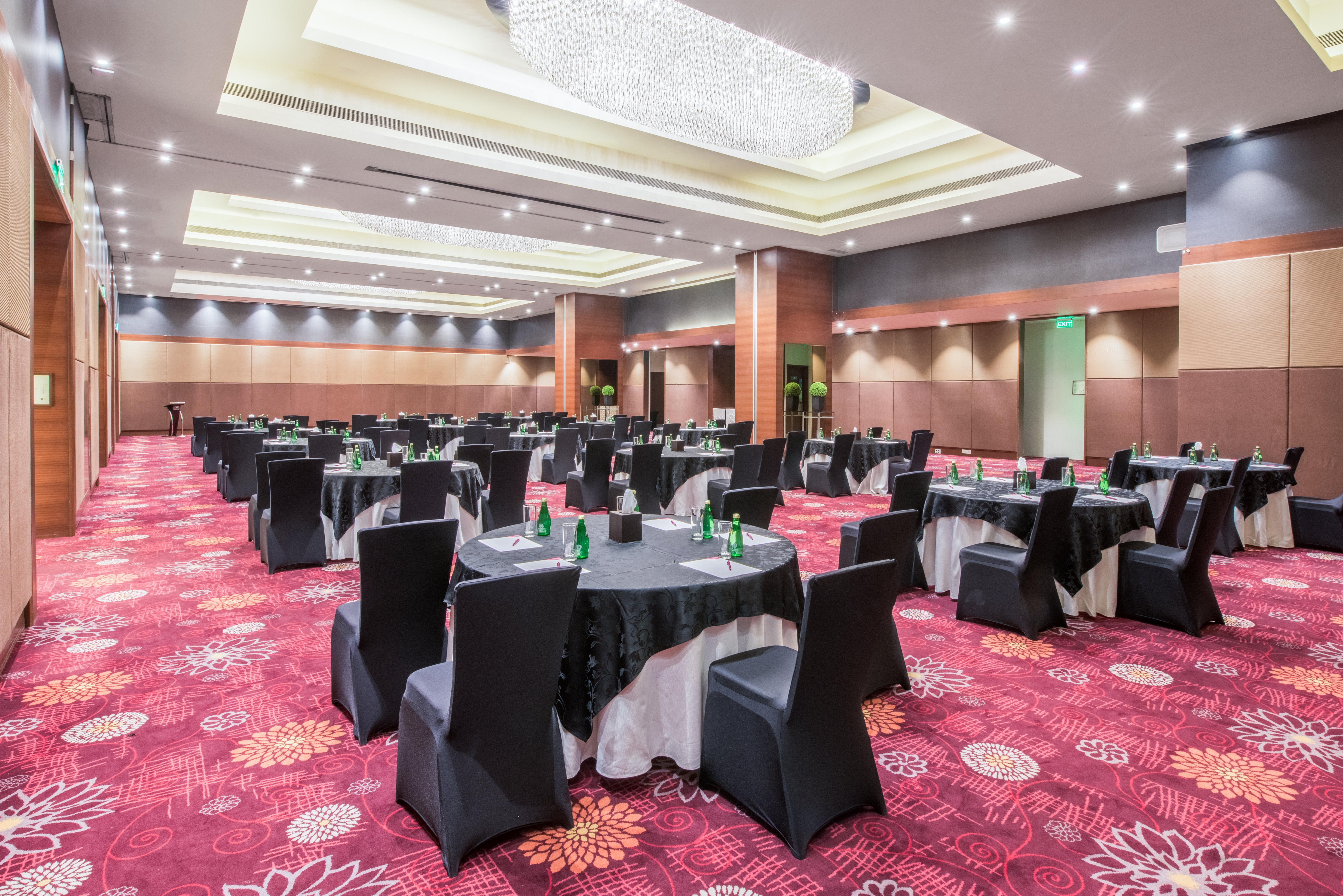 Crowne Plaza Ahmedabad City Centre By Ihg Exterior foto